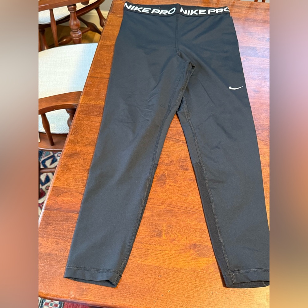 Nike Pro Black Mesh-BackCalves Performance Leggings